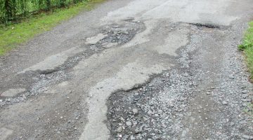 Dirigir em Estradas Esburacadas – Dicas Importantes